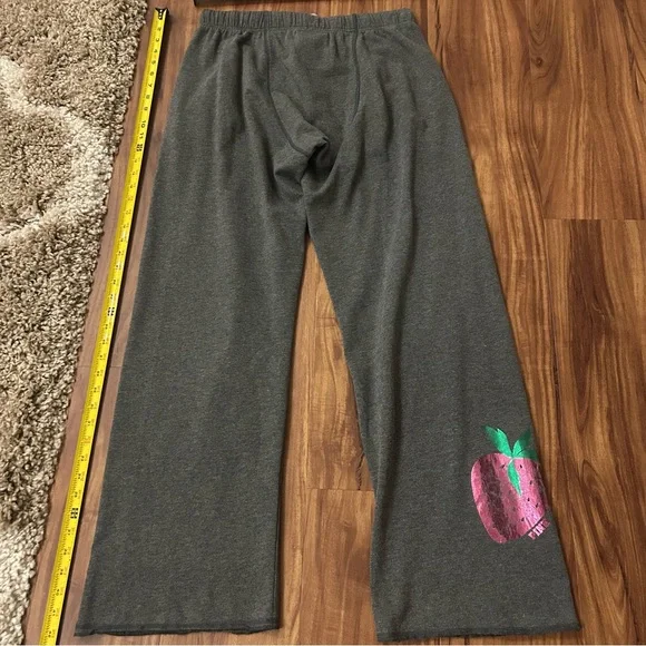 🍓🍓Adorable Y2K Victoria’s Secret Pink Strawberry set Hoodie sweat pants - Picture 11 of 16